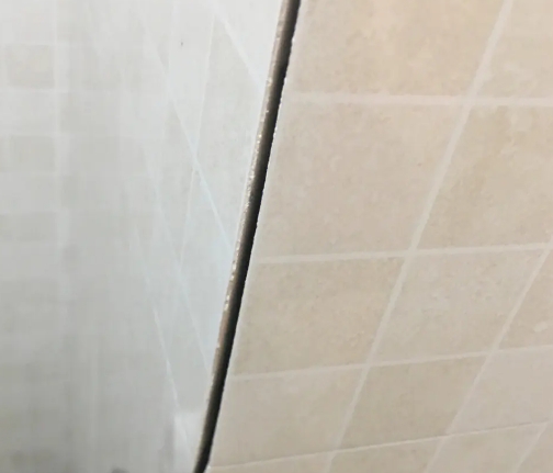 许昌市瓷砖空鼓维修公司分享阳台瓷砖脱落的修复过程可以分为以下几个步骤