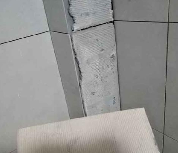 许昌市瓷砖空鼓维修公司分享下厨房瓷砖脱落的补救措施。